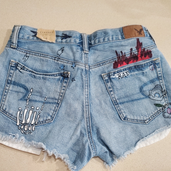 NWT American Eagle Vintage Hi-Rise Festival Shorts –‎ Painted Graphics – Size 4 - Picture 3 of 10